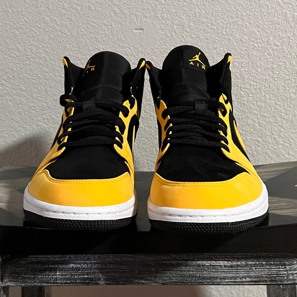 Jordan 1 Mid-Reverse New Love - Picture 8 of 14